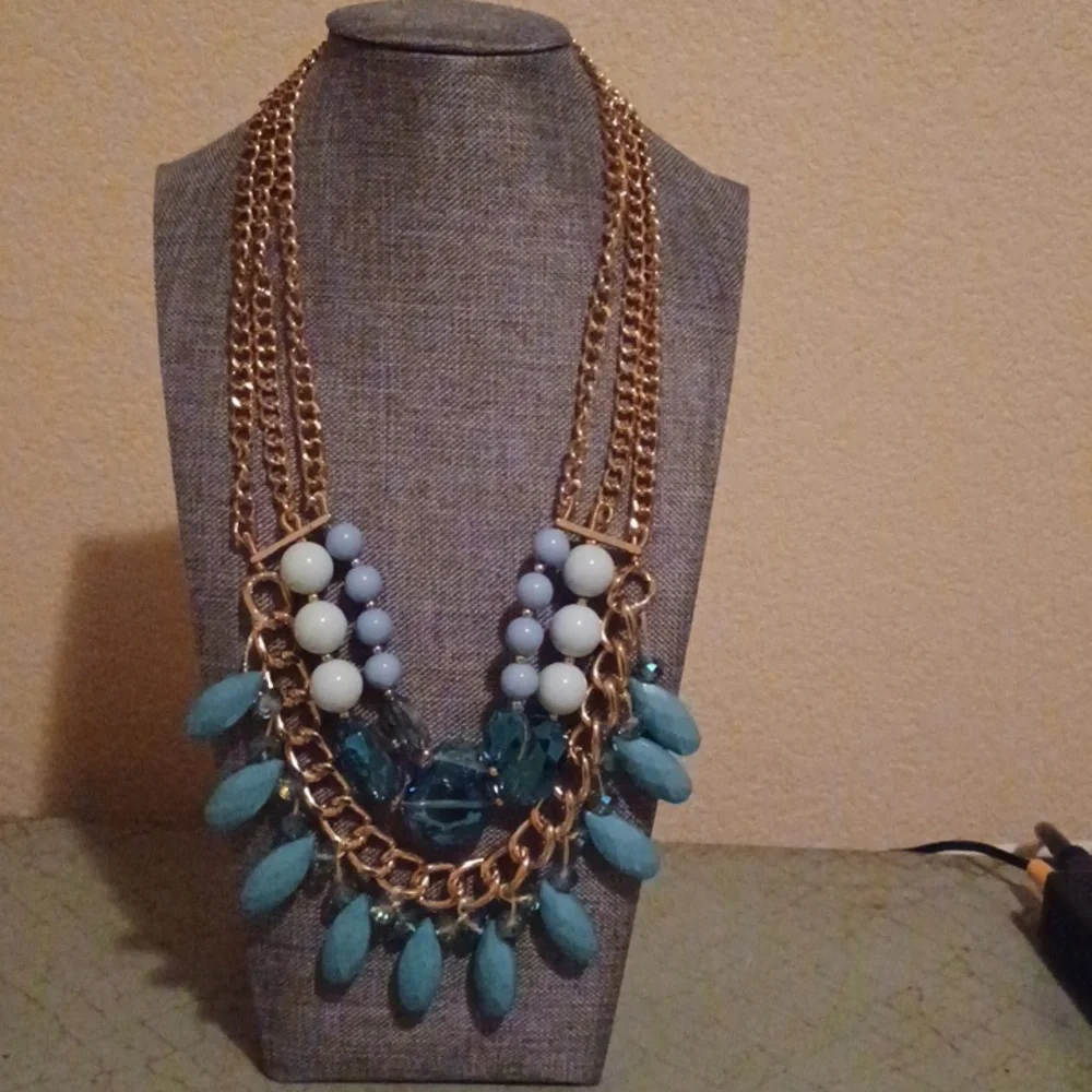 Necklaces - Picture 1 of 4
